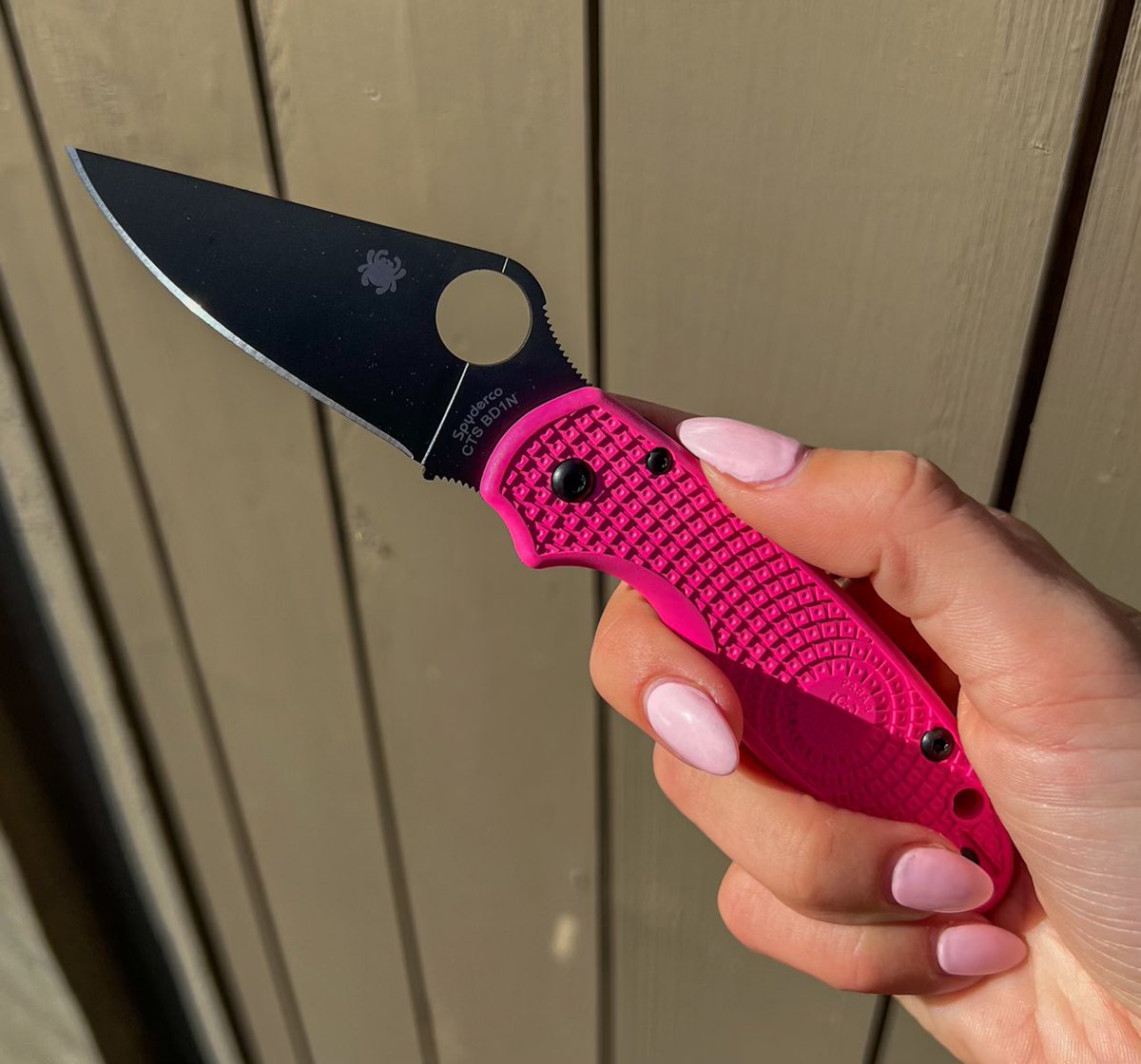 St. Nick's Knives (@stnicksknives) on Twitter photo #SpydercoSaturday with the Pink and Black <a href="/SpydercoKnives/">spydercoknives</a> Para 3 Lightweight! Check one out at our Athens store or over on our website linked in the page bio. #SpydercoSaturday with the Pink and Black <a href="/SpydercoKnives/">spydercoknives</a> Para 3 Lightweight! Check one out at our Athens store or over on our website linked in the page bio.