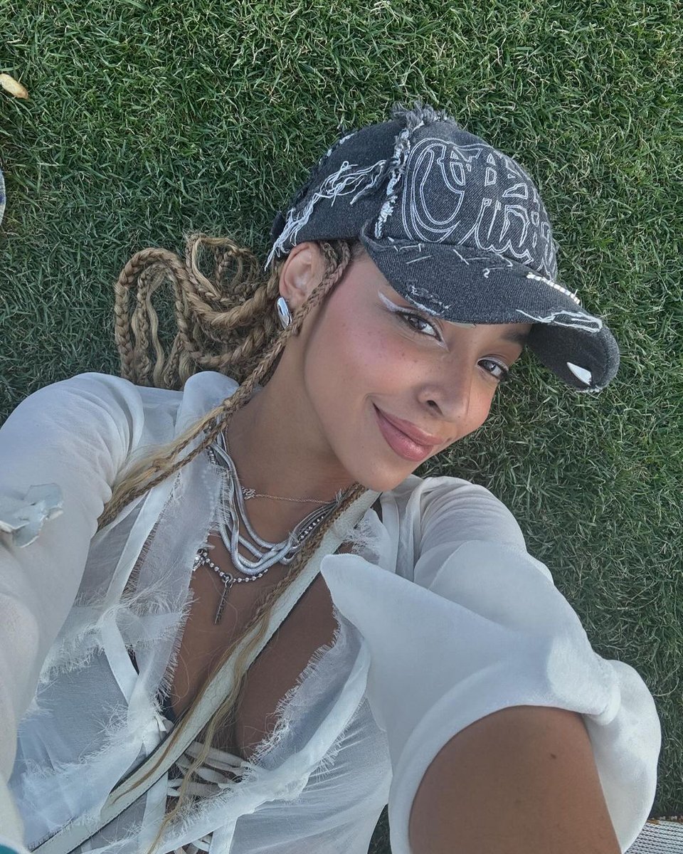 Tinashe stuns in newly shared photo at coachella