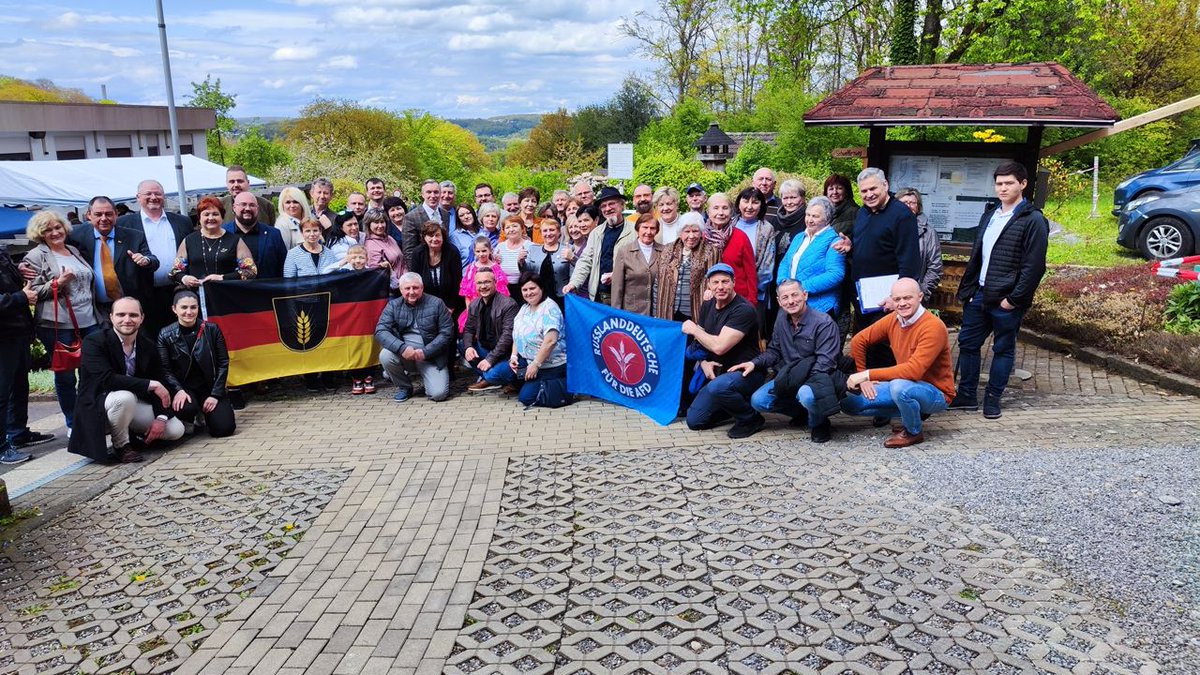 Unser diesjähriges Frühlingsfest der Russlanddeutschen hat wieder einmal gezeigt – Wir lassen uns nicht spalten. Zu lange waren wir Spielball politischer Kräfte, zu viel Leid mussten unsere Vorfahren erleiden.