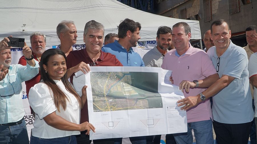 DraFCosta's tweet photo. O sonho se tornou realidade!

Na manhã de hoje, 27/09, estive ao lado do Secretário de Transportes do Estado @Wreis_oficiall , do Deputado Estadual @rosenvergreis e Deputado Federal @_GutembergReis e do Prefeito de Duque de Caxias Wilson Miguel Reis https://t.co/A63HqJRHHI