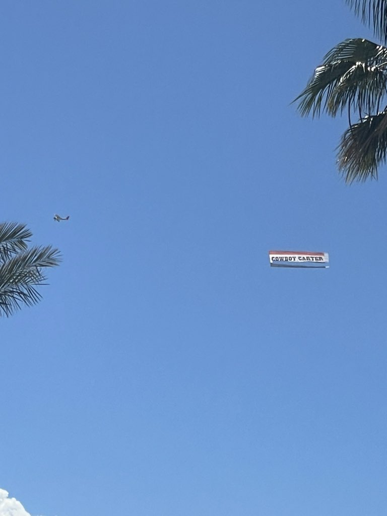 Is #Beyonce performing at #Stagecoach tonight? A plane with “Cowboy Carter” on it is currently flying over the festival.
#brjl305 #dodgemojo #countrymusic