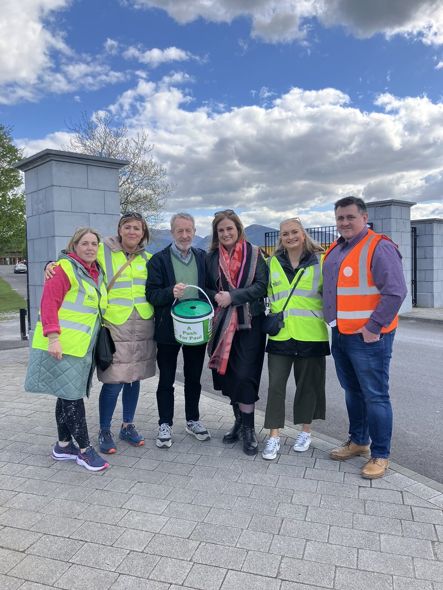 A really great turnout in Castleisland & Killarney for a wonderful cause ‘Push For Paul’ - pushing a wheechair with a Teddy from the Wee County of Louth to the Kingdom of Kerry. People’s support & generosity amazing !! 🤩👏