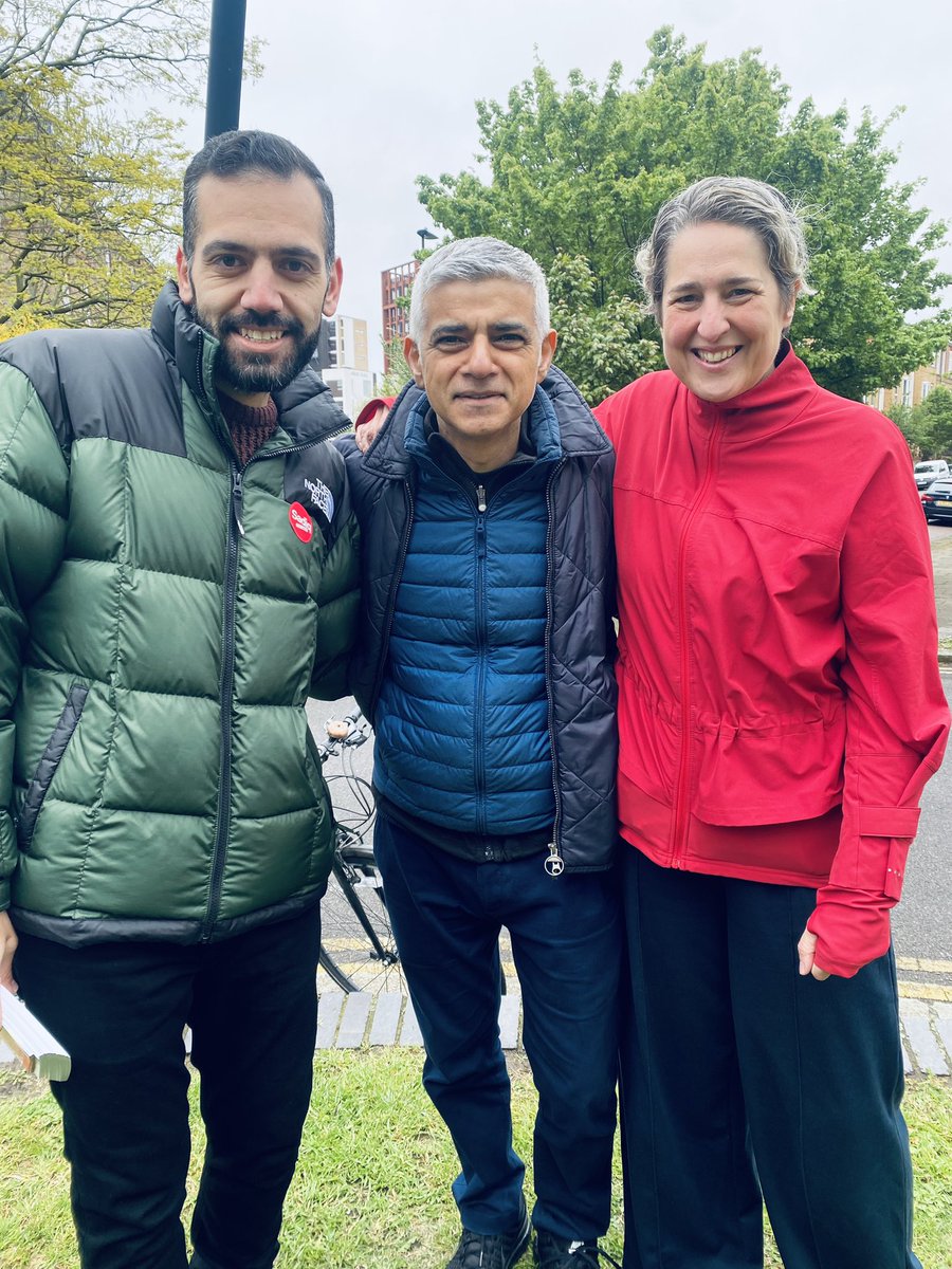 Saturday morning 🌅 out and about in #DeBeauvoir. Campaigning for a fairer London! Speaking to residents why they should vote for @JasziieeM for the upcoming by-election on #2ndMay2024 

Use all your votes 🗳️ for Labour 🌹 
#VoteLabour #VoteSadiq #VoteSem #VoteJasmine 

#JAS4DM
