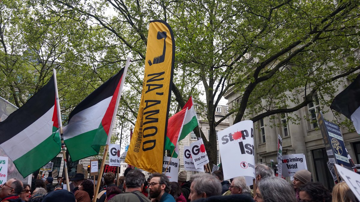 Thanks to @Bestfootmusic for sharing these great photos from today’s Jewish Bloc at the national march for Palestine #GazaGenocide @BlackJewishA @JewishSocialist @_JFJFP @JVoiceLabour @NaamodUK @IJAN_Network