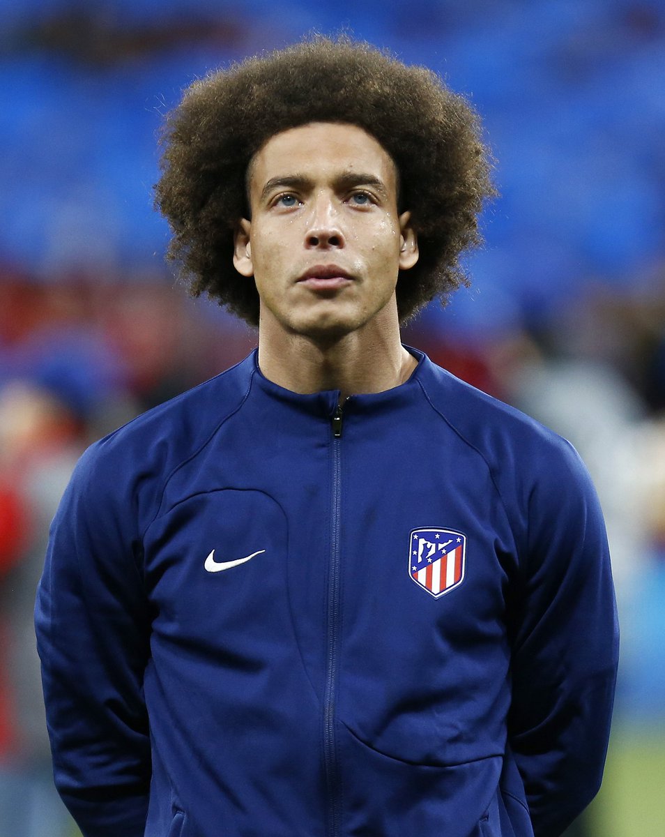 Hablemos de Witsel:

- A punto de cumplir 71 años
- Más lento que un Alpine
- Creador de la defensa al trote
- Despeja todo lo que entra en el área 
- Necesitan a 20 jugadores para pararlo
- El mejor central de la Liga sin ser central

Don Axel Witsel, director de triceratops