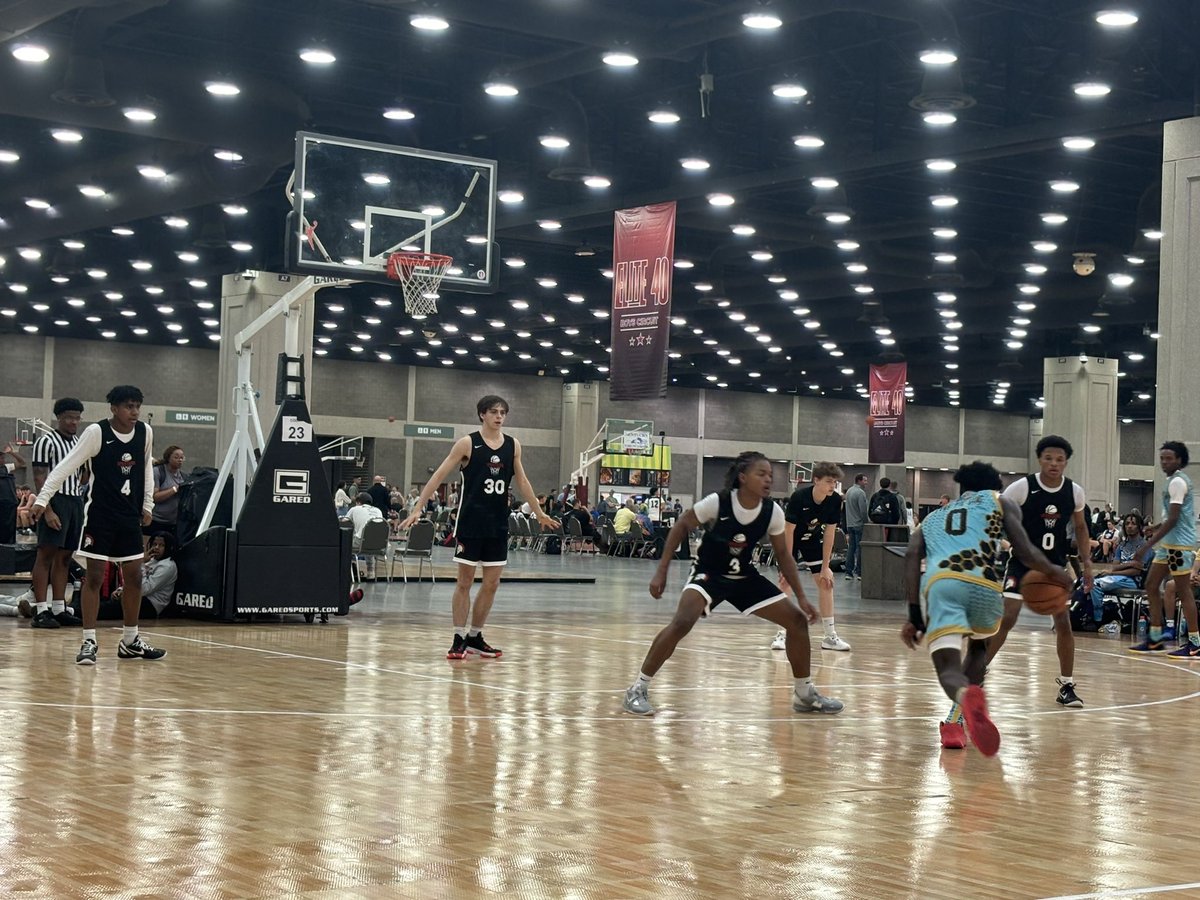 midwestspar1's tweet photo. Way to start Session 1 of @Elite40boys Grassroots Showcase! 2-0! Game 1 - @BryceMathis6 led the way with 20 and @MarcusHarris_08 with 7.  Games 2 - @BryceMathis6 dominated with 30 and @JaydenYoung2007 finished with 10 and 8 rebounds @stahlycharles1 finished with 8! @BRamseyKSR https://t.co/XPQ49j2FAW