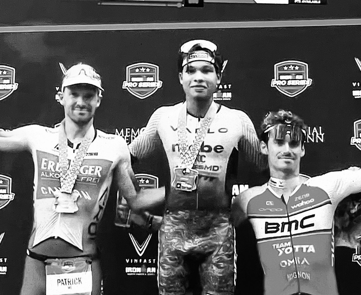 👕PODIUM IRONMAN TRIATHLON TEXAS 2024

7:42:38 Tomas Hernandez 🇲🇽
7:44:14  Patrick Lange 🇩🇪
7:48:37 Clement Mignon 🇫🇷
 
🏊🏽‍♂️ 3.8km 🚴🏻‍♂️180km 🏃🏽‍♂️42.2km
#imtrinews #IMTX #IMTexas #Triathlon #IronmanTexas #Proseries #challengefamily #wearetriathlon #imkona #IMWC #swimbikerun #IMNice