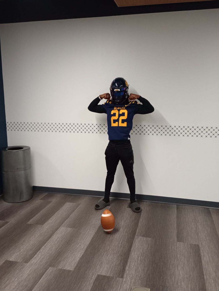 Amari_davis26's tweet photo. Huge thanks to @CoachEHubbard and the rest of the @BVU_Football staff for a great day on campus really enjoyed it!!

@Coach_Dickinson 
@StCatsFootball 
@s_mcauliffe 
@MJ_NFLDraft 
@TroyCollier_II https://t.co/7AR2tUmBc9