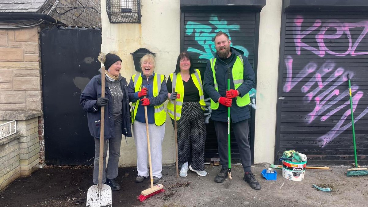 DonnycarneyW's tweet photo. A big thank you to everyone who came to help with our local #TeamDublinCleanup. Among our projects this year was a much needed cleanup of the old shop on Collins Ave. Elsewhere, with lots of help on offer, we made light work of weeds, leaving our roads looking spotless. Well done https://t.co/W3oZZ5k0gM