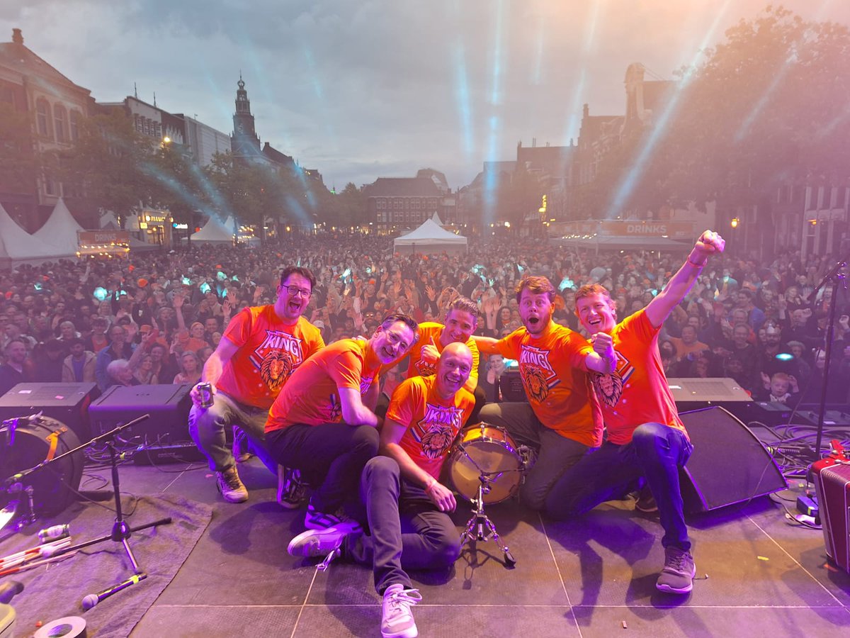 VanDeStraat050's tweet photo. Man, wat waarn we blij!
Was je der ook bij?
#koningsdag2024 #Groningen https://t.co/jS3hnSyNeD
