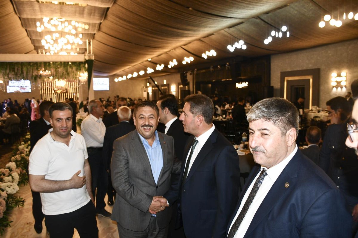 farukbayuknet's tweet photo. Önceki dönem Milletvekilimiz @Seydiamca  torunu değerli dostum @AlieyyupogluAli biricik oğlu M.Ali evladımız ve Kaplan Ailesinin evladı Ayşegül kızımızın düğün törenine katıldık.Genç çiftimize bir ömür boyu mutluluklar dileriz. https://t.co/ctE9iLlOhQ