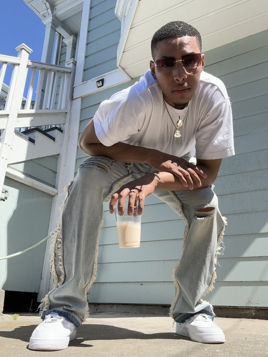 KevionneJohnson's tweet photo. I GOT THIS DRANK IN MY CUP! https://t.co/KivJVUF5dT