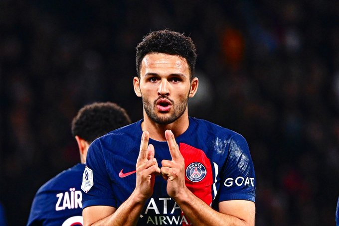 mercacato's tweet photo. 😮 La célébration CHOQUE de Ramos face au Hac !

Après avoir offert le but du titre au PSG, Gonçalo Ramos a célébrer le but en sortant son zgeg devant les fans du HAC 🫣💦 https://t.co/8xDtj7lo4y