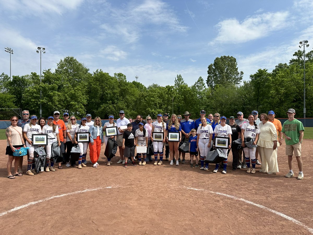 CS_Tigers_SB's tweet photo. Tigers finish off the season in a busy week going 10-0 🔥🔥 to claim a co-regular season TCCAA Championship title. 🏆 Big thank you our sophomores this weekend! Region Tournament begins May 5th in Columbia, TN! #tigerpride 🐅 https://t.co/NxmvaAYdJN