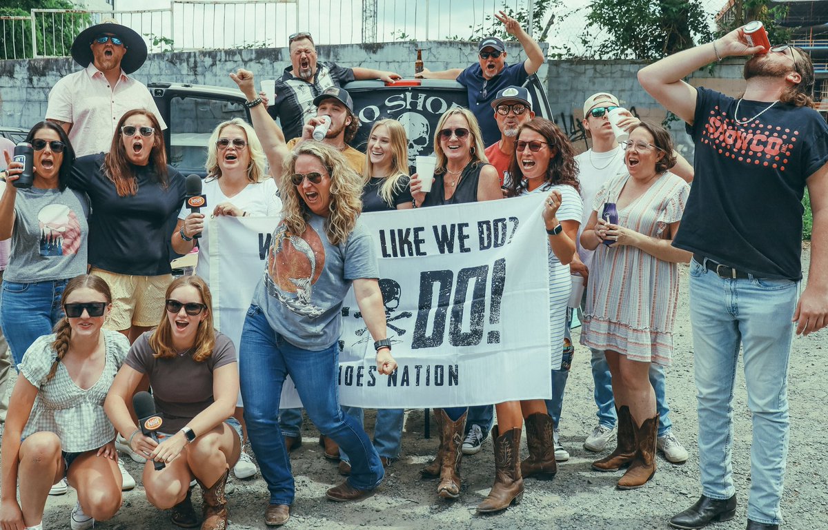 We brought the energy in the tailgates. Almost showtime, Charlotte! 🏴‍☠️ #SunGoesDownTour