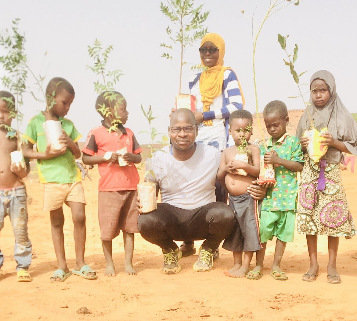 Qu’est ce que tu n’a pas encore compris en tant qu’humain et que tu attends de comprendre pour que je  t’explique ?