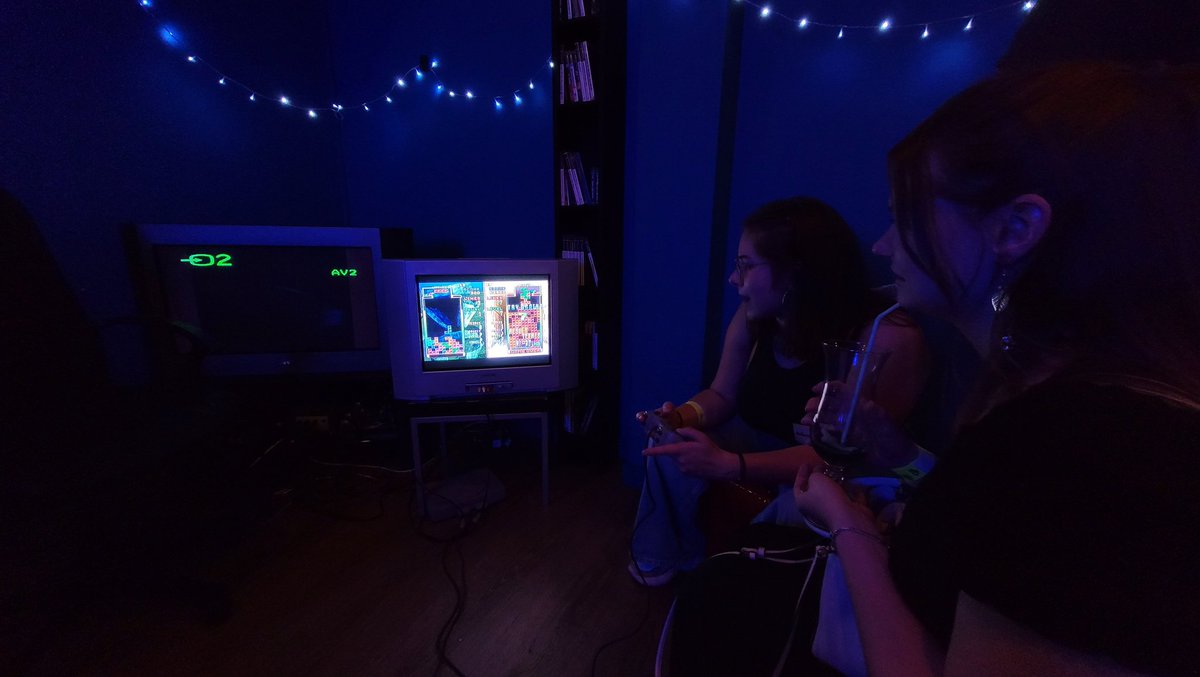 Hypnotisé par le gameplay de @Aubergina1 @LiliB_tv et @FoxyKyou 🤯🤯🤯 #soireejvmag #tetris