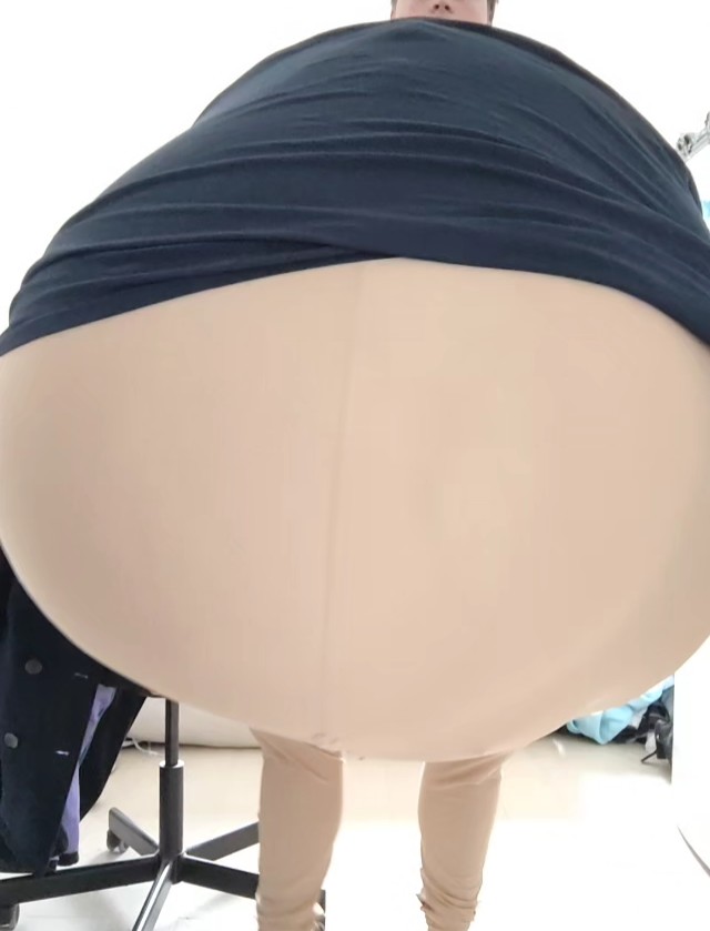Louca47878000's tweet photo. Hi! I'm finally back with some big and beautiful belly pictures 💜
#belly #fatbelly #bellypadding #fatpadding #padding #bigbellybigshirt #vore #voregut #cuddlebelly https://t.co/zJRUjDuSbE