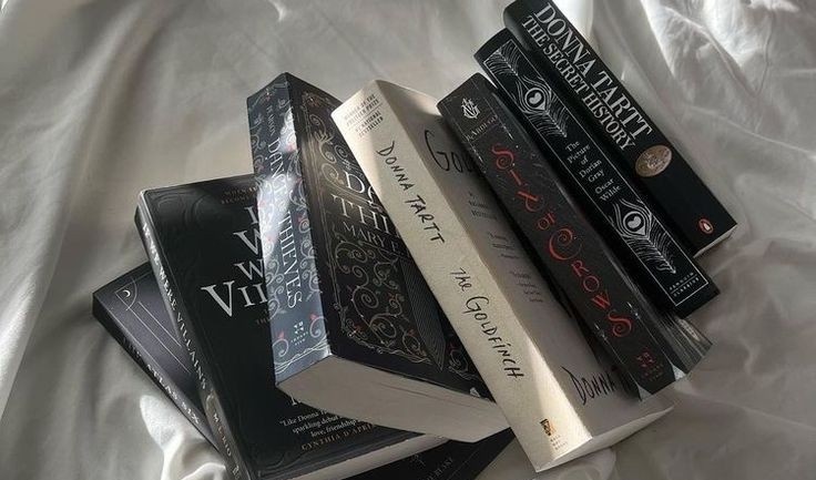 AcademiaDreams's tweet photo. “We were the people who were not in the papers. We lived in the blank white spaces at the edges of print. It gave us more freedom.
We lived in the gaps between the stories.”

— Margaret Atwood, The Handmaid’s Tale (The Handmaid's Tale, #1) https://t.co/QEUW609iaw