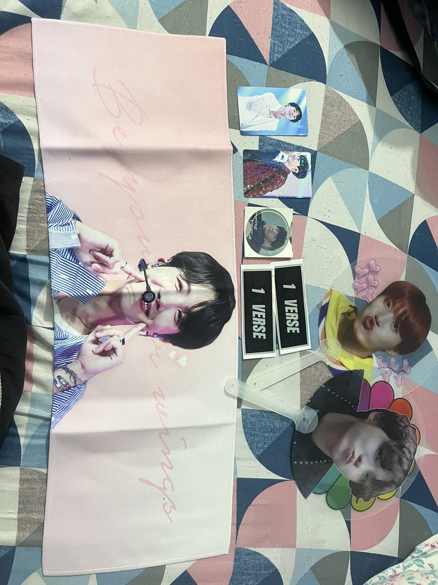 pqplucasaoki's tweet photo. VENDA BTS 

Kit Slogan (3 modelos) - 110,00 cada + Frete 

Photo Premium love yourself tour japan e Speak yourself tour japan - 130,00 cada + frete https://t.co/KTLLPUSsuT