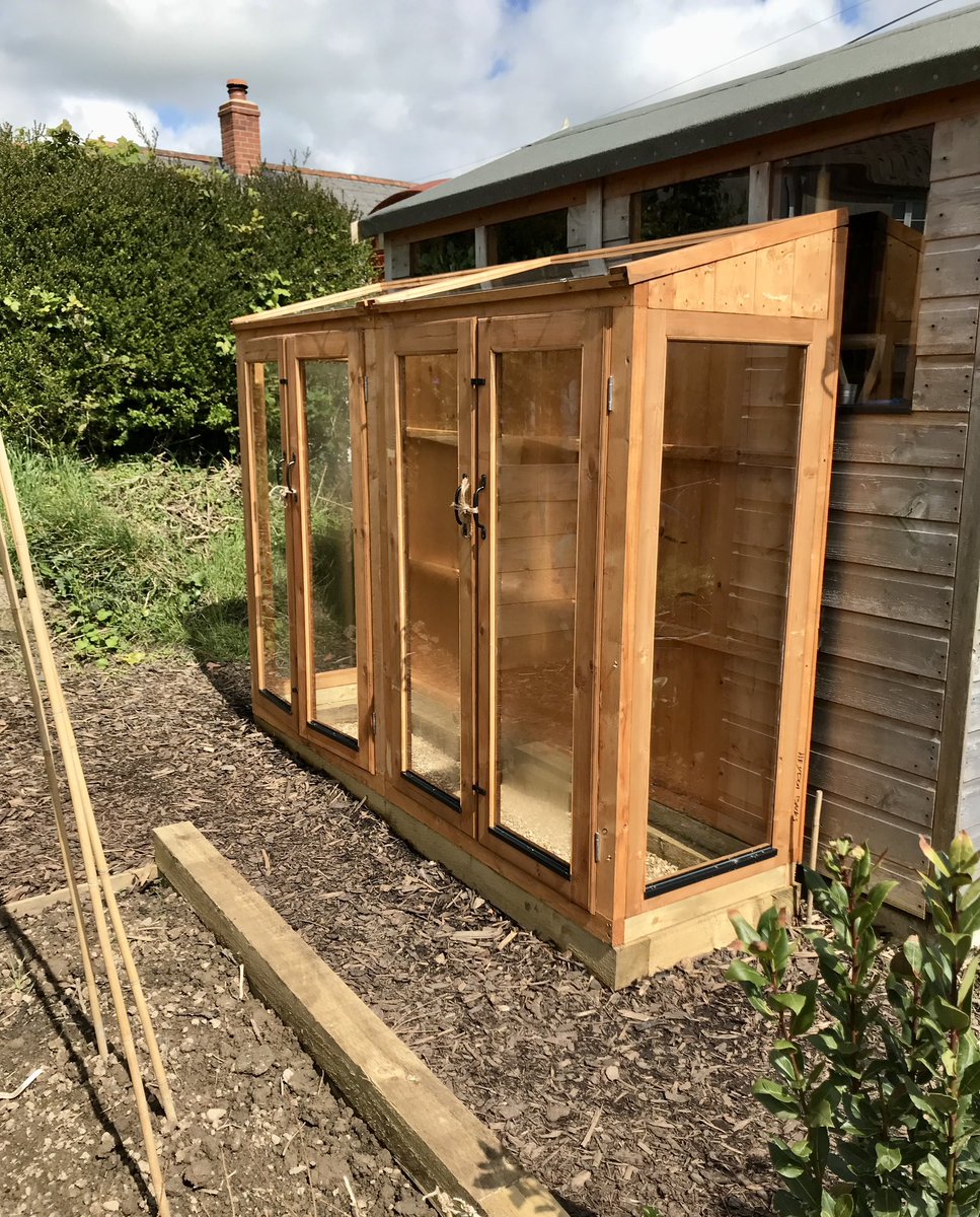 keithtesterliv1's tweet image. A windy but dry day here at The Devon Patch, so the glass and catches went in to finish the lean-to, now waiting for the racks to turn up then populate it with lots of seedlings and plants!
#Devonpatch #leanto #greenhouse #vegpatch #vegetablegarden