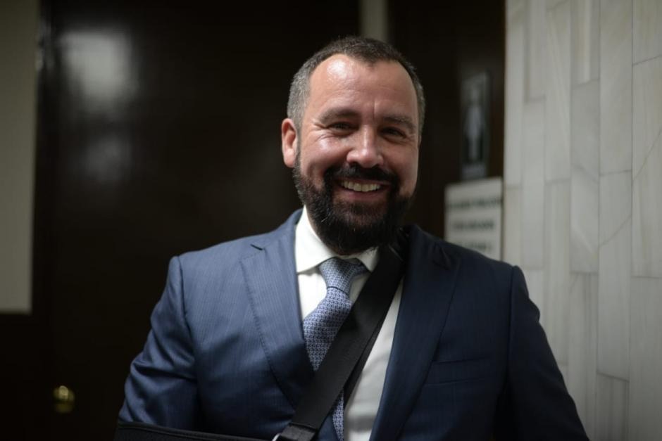 MendiaMariela's tweet photo. Abelina Cruz, la Jueza de Mayor Riesgo D es sorda, muda y ciega!
El dinero debajo de la mesa la dejó discapacitada para ser digna bajo juramento para cumplir con la Justicia!
#AlejandroSinibaldi
#OttoPerezMolina
#RoxanaBaldetti https://t.co/fpGWvHy27x