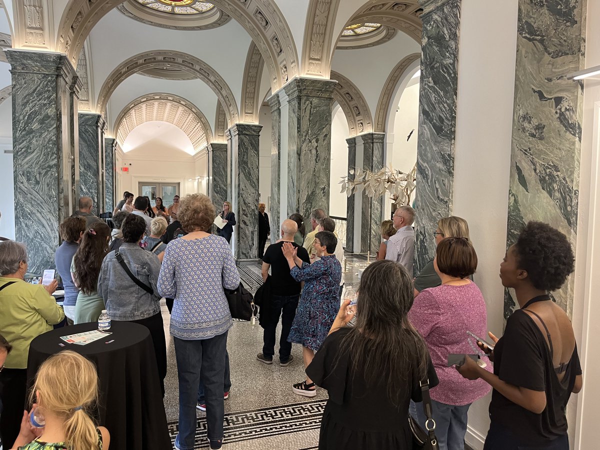 Friends of the Columbus Metropolitan Library tweet media