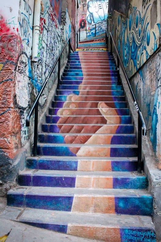 #StreetArt #StairArt in Calle Urriola - #Valparaiso - #Chile 'Hands' callechile.blogspot.com/2018/04/stair-…
