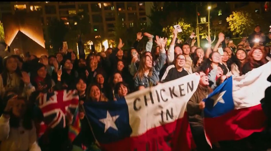 So L waited for the 10year anniversary of the filming of the 🐓🌶️🍃 vid to drop his minivid of his recent LATAM promo visit… Containing the reference! 

Okies!