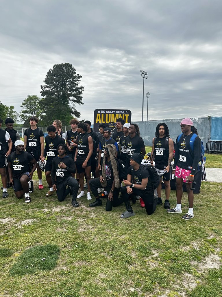 kailen_i's tweet photo. Had a great day at @USArmyBowl today, thanks to @CoachTylerFunk and his team for selecting me to come back and compete even more! AGTG https://t.co/dVxSC0AXSy