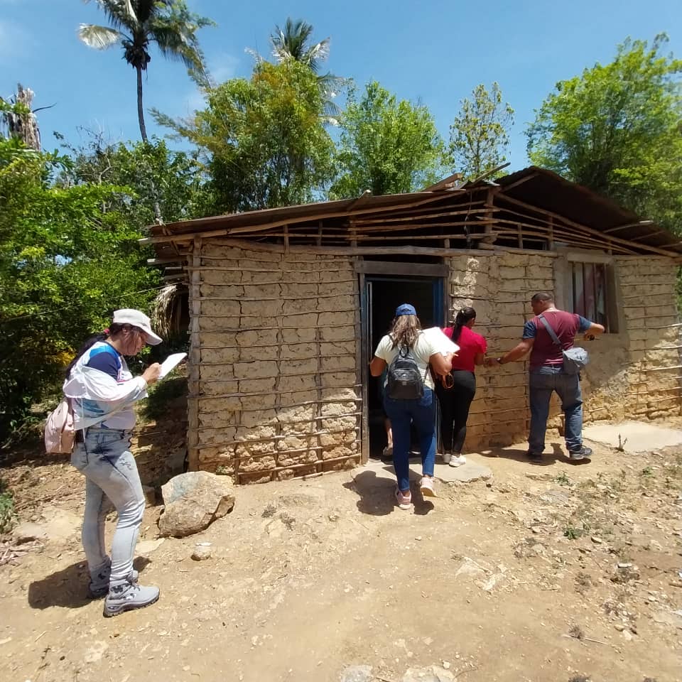 sucregobierno_b's tweet photo. #Hilo || Equipo de CorviSucre en el marco de la Gran Misión Igualdad y Justicia Social "Hugo Chávez" se desplegó en Yaguaraparo municipio Cajigal en atención a familias con solicitudes de viviendas.

@GPintoVzla
#EncuentroPazYDiálogo https://t.co/zXAcA4yXaT