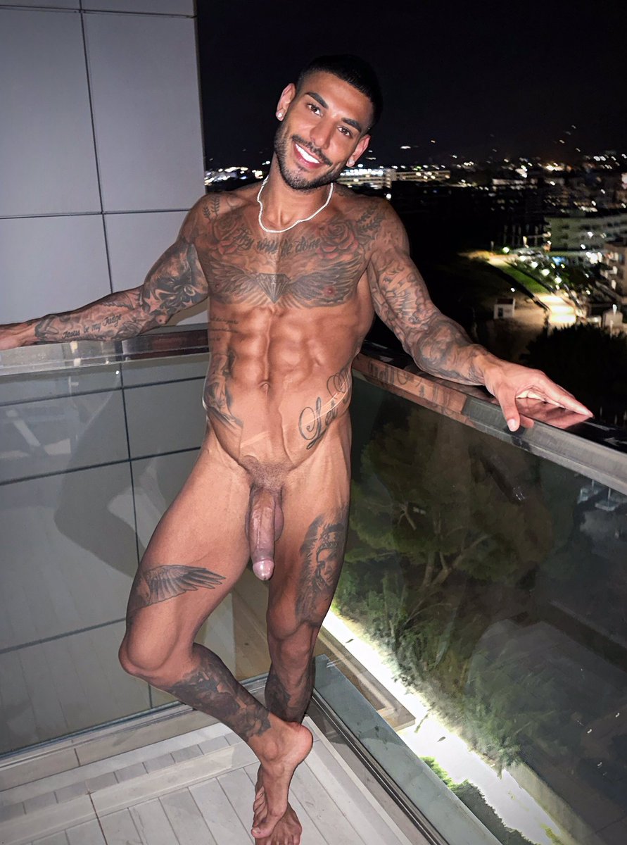 exoticboy69's tweet photo. RT if we could fuck on this balcony! 😈
Comment EXACTLY how u would suck it https://t.co/Kd0VQ7AdUd
