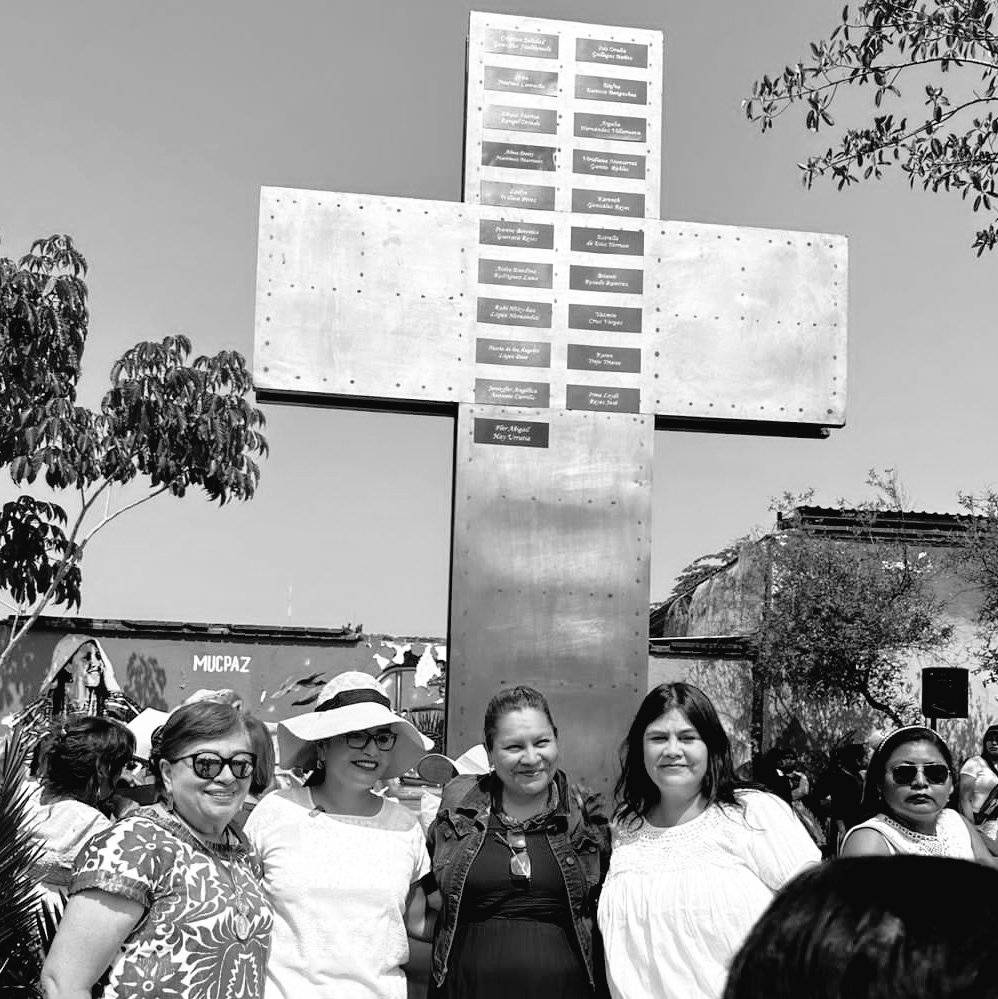 En la Plaza de la Resistencia, Oaxaca.
Un lugar para recordar a hermanas que ya no están, para recordar que la lucha sigue y que hay que seguir trabajando para que las mujeres tengamos una vida libre de violencia y que Ni una Mujer más sea privada de la vida!  

#NomásImpunidad