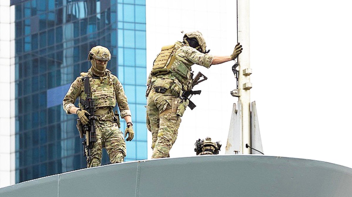 British Royal Marines and Navy SEALs