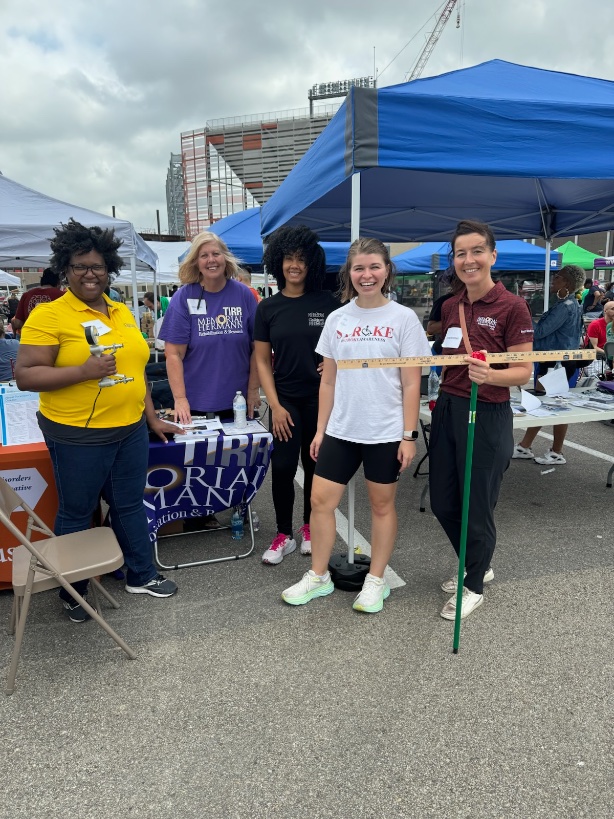 April is Parkinson’s Awareness Month 🌷 and the #UTMOVE team had a wonderful time raising awareness about #BrainHealth and Movement disorders + supporting our community at the Black Men’s Wellness Day🚶🏾 Fun collab with colleagues from #TIRR, can’t wait to be back in 2025! 🧠 💪