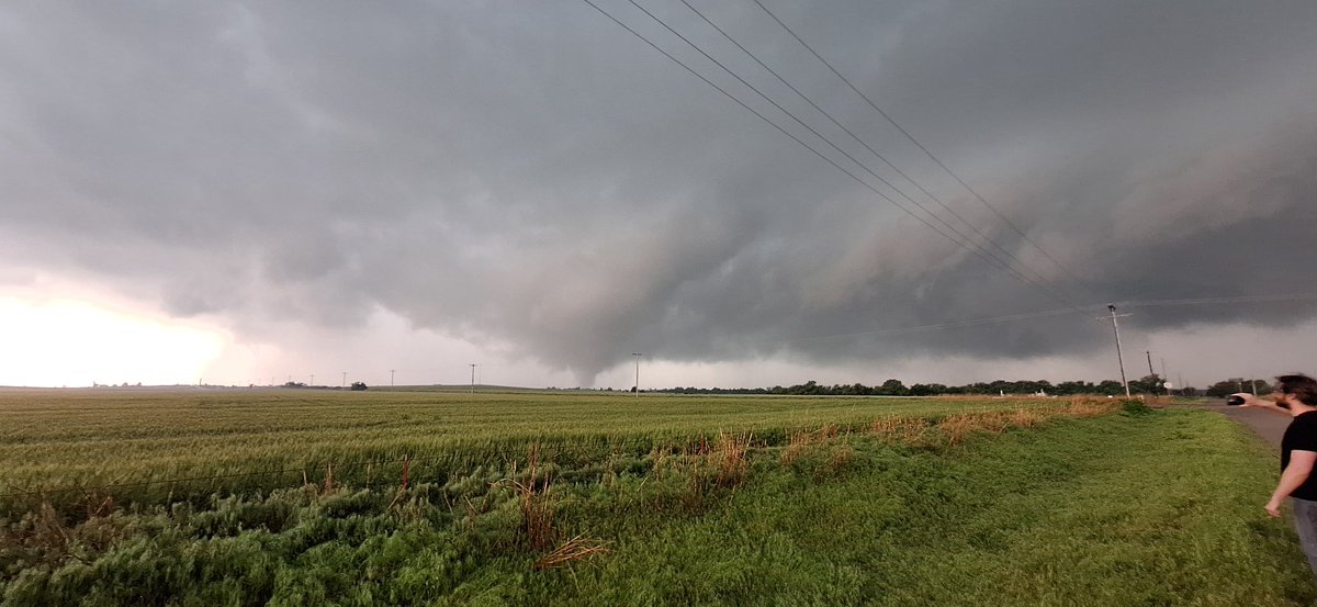 Tornado 7 miles W Calumet #okwx @nwsnorm