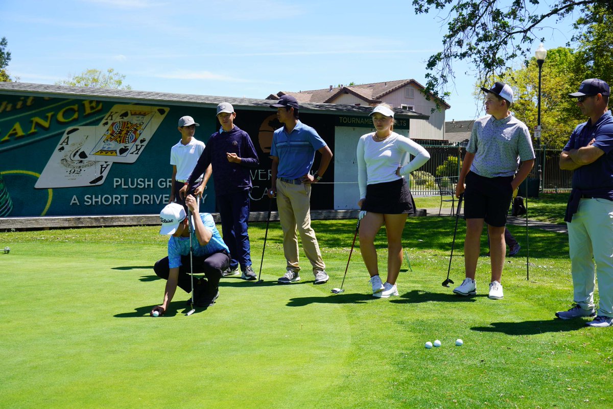 Snoopy 🤝 Golf Fun fact: The #PreWindsor is down the road from the studio of Charles Schulz, creator of the Peanut's cartoons!