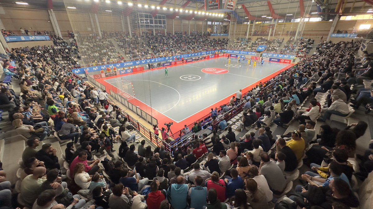 🏟️ ¡Vivimos el #Futsal en estado puro en las gradas de nuestro pabellón!

📸¡El #JorgeGarbajosa abarrotado en un partido muy especial!

#Imaginémonos #Telefonica100 

¡GRACIAS INTERISTAS! 💙🙏

#MovistarInterFS @Telefonica