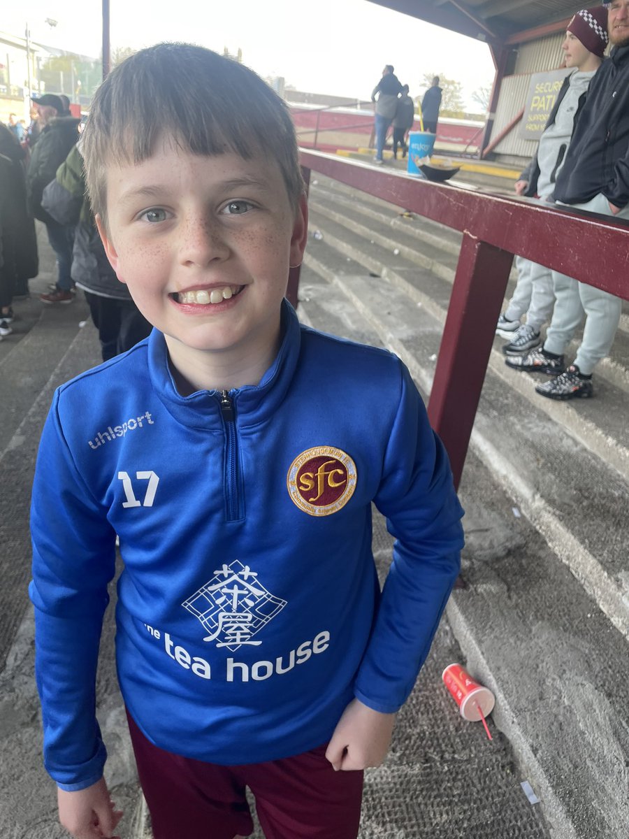 91_cameron's tweet photo. Big man getting picked out of over like 300 Stenny youth players to walk out with Donald Smillie and shake the players hands and hand over the league 2 title to big @GBuchanan4, He’s still buzzing ♥️@StenhousemuirFC https://t.co/It6islBsms