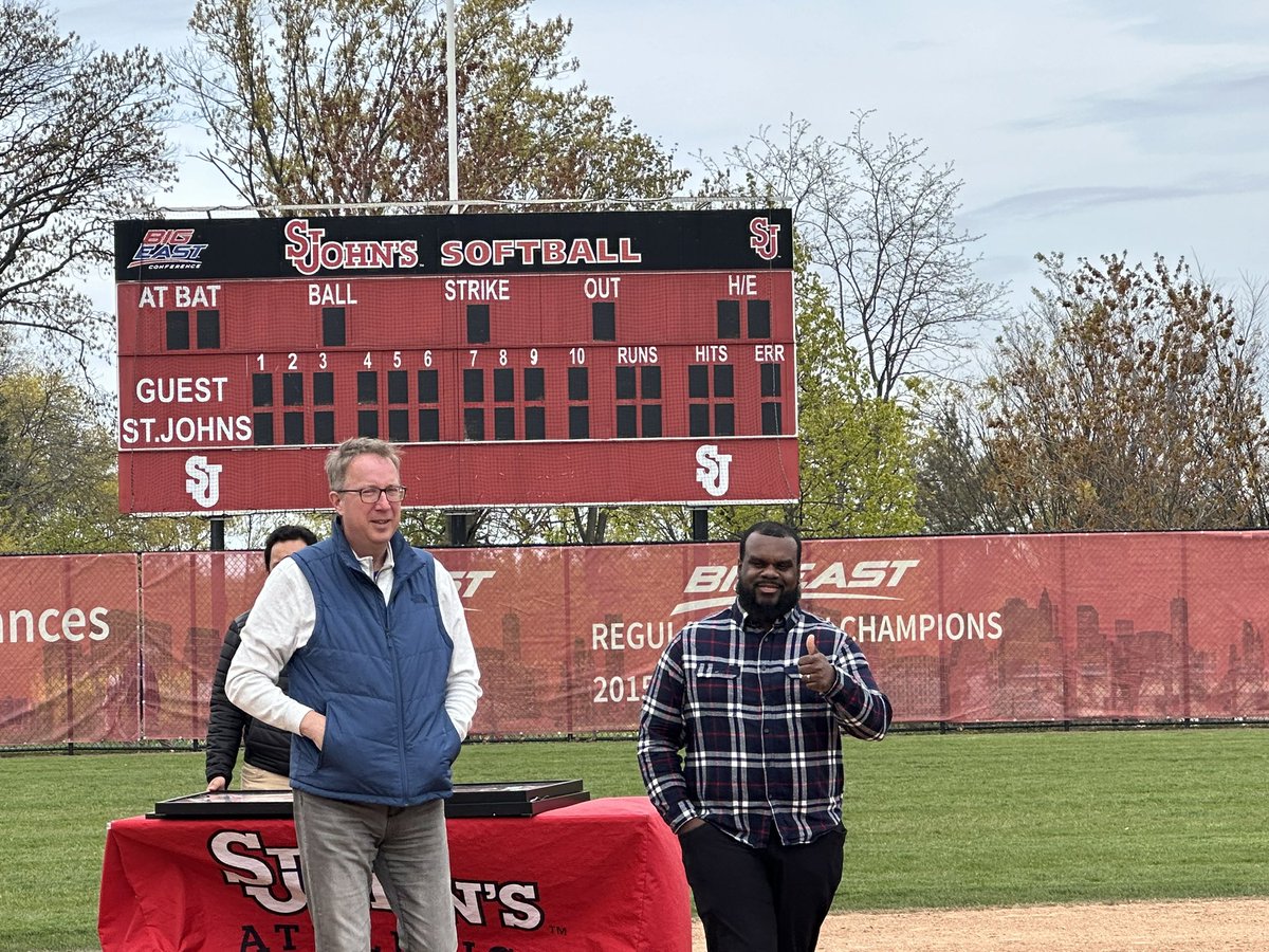 Congratulations to an outstanding group of seniors @StJohnsSoftball @StJohnsRedStorm 🥎🌏🥎🌏🥎🌏🥎