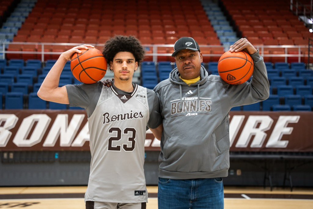 NEWS: Lajae Jones, one of the best junior college transfers in the country, has committed to St. Bonaventure, he told ESPN. Jones was the leading scorer for national champions Barton CC. Had 14 points and 13 boards in the title game. Picked the Bonnies over Memphis, Colorado…