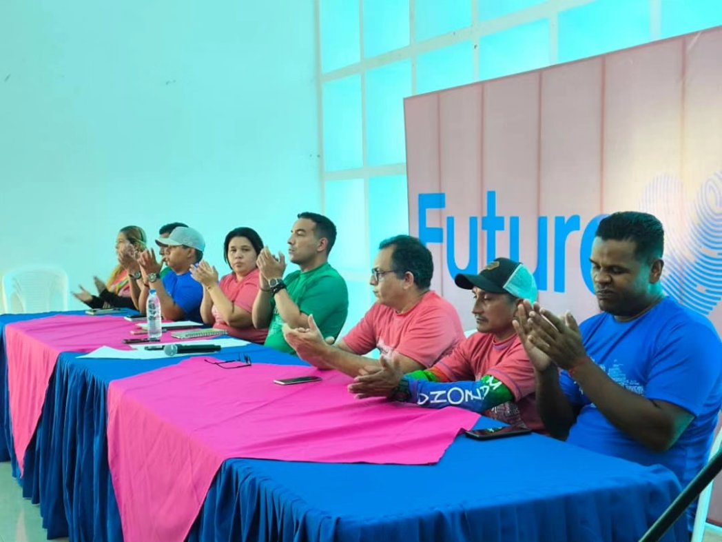FiramrAmazonas's tweet photo. Aquí estamos, en Amazonas construyendo Futuro.  Hoy juramentado todo ese gran equipo promotor y voluntariado con participación del FIRAMR junto a Josué Lorca en apoyo a irrestricto a @NicolasMaduro

#EncuentroPazYDiálogo

@JosueLorcaV 
@chacon_orop https://t.co/NJRZEIwCXh