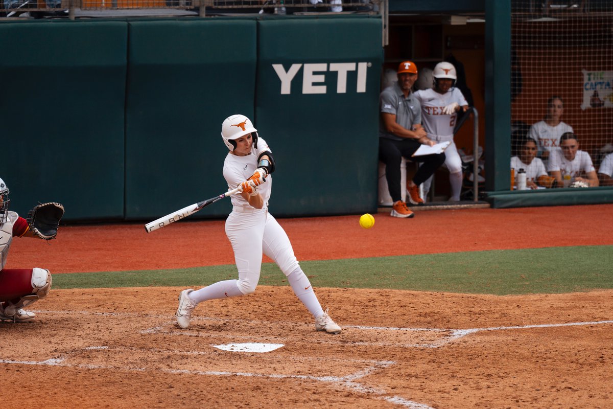 TexasSoftball's tweet photo. Texas has sent twelve batters to the plate (so far) and scored six runs on eight hits ...

... and the bottom of the second isn't done yet

#HookEm | @leighannn_11