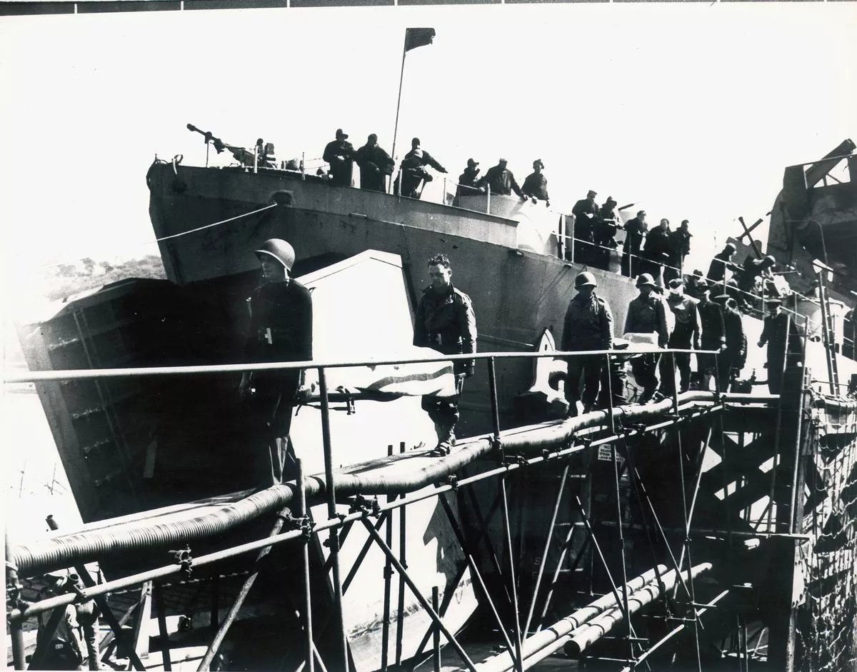 🇺🇸 Remembering the 749 lost souls of Exercise Tiger off Slapton Sands, Devon, UK. The American 28 April 1944 D-Day preparation exercise saw LCTs attacked at night by German E-Boats operating out of Cherbourg.