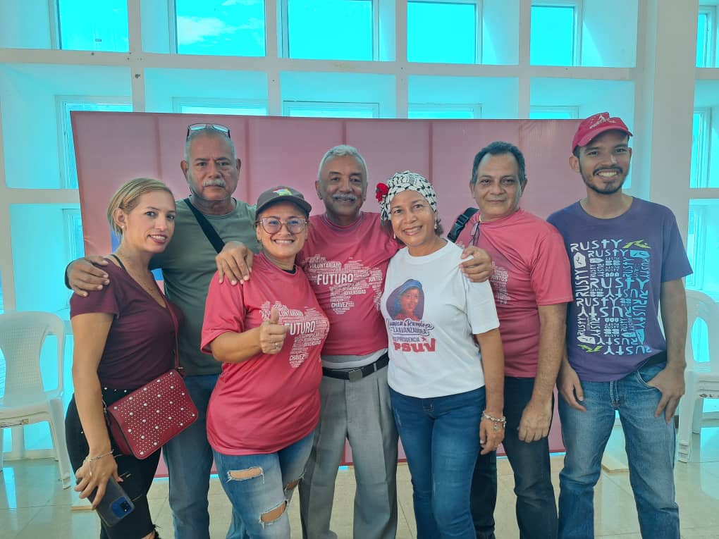 FiramrAmazonas's tweet photo. Aquí estamos, en Amazonas construyendo Futuro.  Hoy juramentado todo ese gran equipo promotor y voluntariado con participación del FIRAMR junto a Josué Lorca en apoyo a irrestricto a @NicolasMaduro

#EncuentroPazYDiálogo

@JosueLorcaV 
@chacon_orop https://t.co/laCVpp5IJM