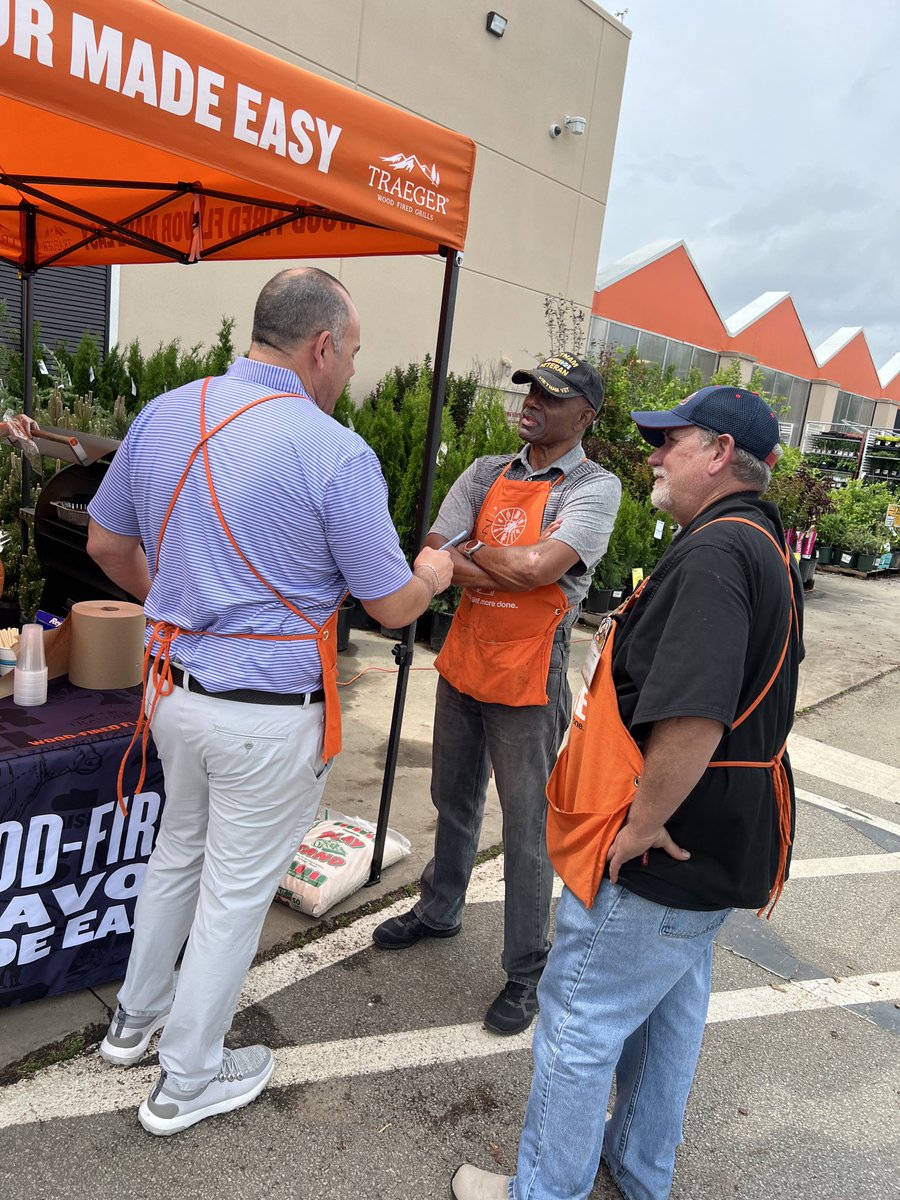 Great visit today at Greensboro store #8584 with Hector. Debra, Joey and Zachary being recognized for their hard work and excellent customer service ⁦@SharptonDavid⁩ ⁦@HectorAPadilla⁩ ⁦@Kenya0165_⁩