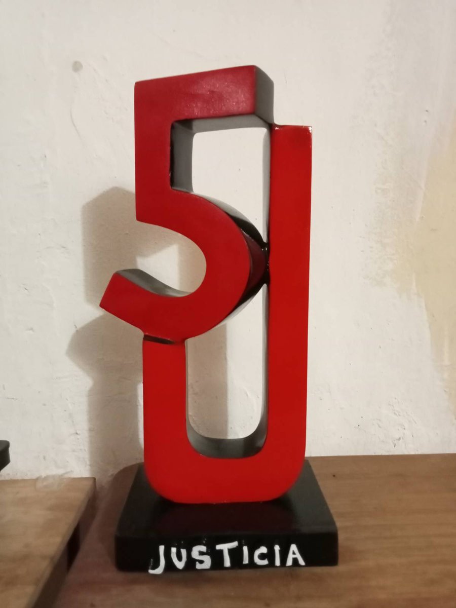 <a href="/GobiernoJalisco/">Gobierno de Jalisco</a> <a href="/GuadalajaraGob/">Gobierno de Guadalajara</a> Agradecemos su apoyo y solidaridad. Si no pueden donar, compartir ayuda mucho. Todos los donativos de 3 mil pesos o más recibirán una réplica del anti 5j como esta (favor de mandarnos un correo a: 5dejuniomemoria@gmail.com con el monto y dirección para coordinar envío).