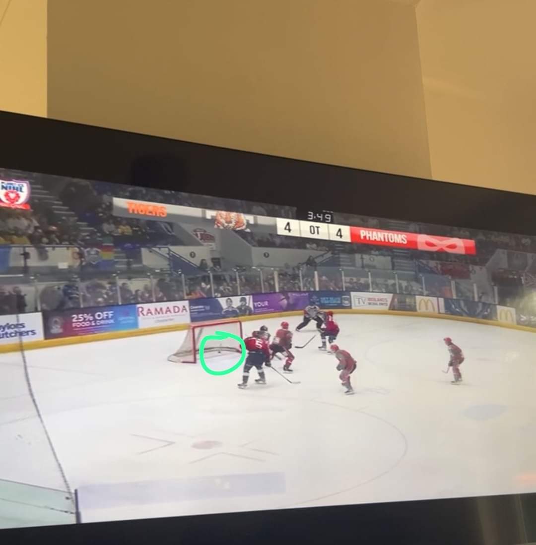 AlanDownie2's tweet photo. @mcilroy_4 I saw the video &amp; from that could no way tell if it was in or not - only the GJ, players &amp; officials who were close enough could have told. But then in this photo, it looks in. GJ will be able to see that &amp; lit the lamp. Agree, video review needed for definitive answers. https://t.co/EwJosjNeW6