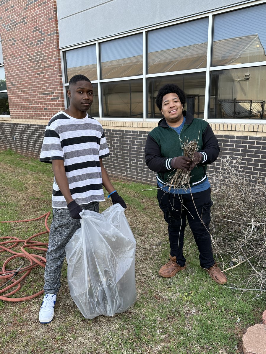 Preparing campus gardens for pollinators @Nature_OK @okczoo @NWF @OKFCCLA #GYSD24 @YouthService