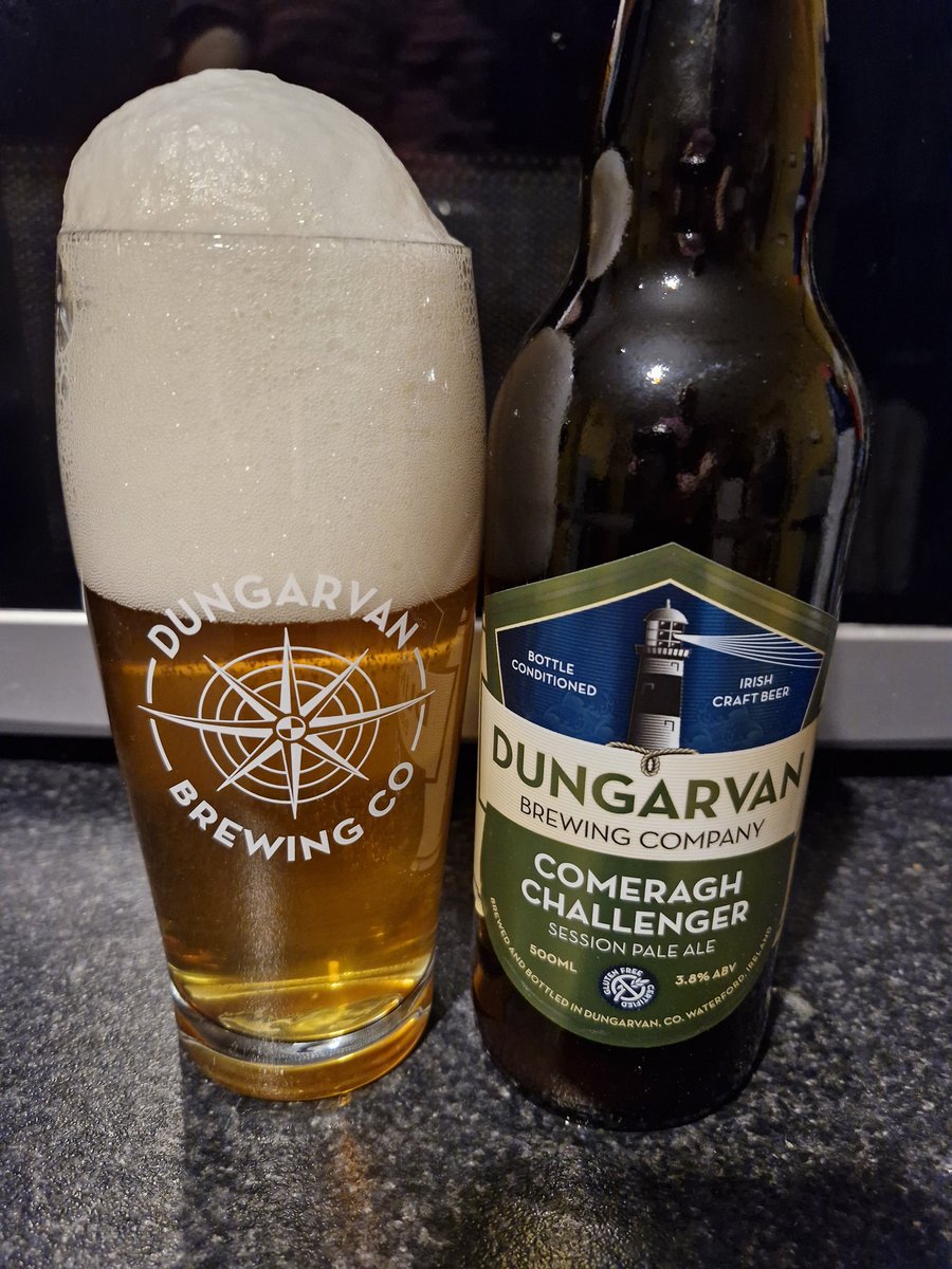MarkRamsden16's tweet image. A light #sessionpaleale from the @dungarvanbrewco lads. Mild maltiness and floral hops, pours with a considerable frothy head which takes ages to settle, the light fizz is nice and refreshing #beer #ale #irishcraftbeer #dungarvan